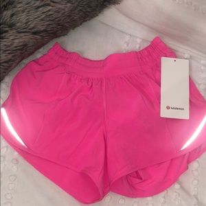 Brand new Lulu Lemon Hotty Hot LR Short 4” lined